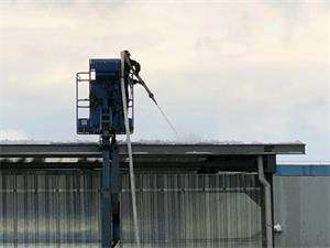 昆山市衛(wèi)生和計(jì)劃生育委員會屋頂除積雪清潔工程